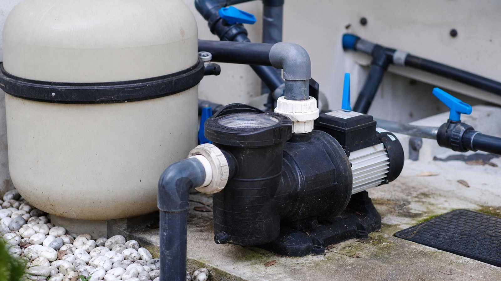 Entretien du système de filtration d'une piscine